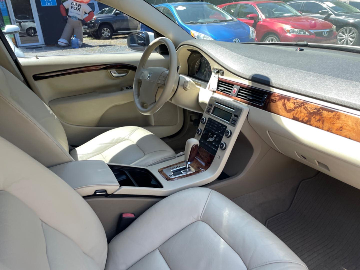 2007 WHITE VOLVO S80 3.2 (YV1AS982X71) with an 3.2L engine, Automatic transmission, located at 5103 Dorchester Rd., Charleston, SC, 29418-5607, (843) 767-1122, 36.245171, -115.228050 - Clean CarFax (no accidents reported!) Comfortable & Spacious interior with Leather, Sunroof, CD/AUX/AM/FM, Dual Climate Control, Power Everything (windows, locks, seats, mirrors), Heated Seats, Push Button Start, Keyless Entry, Alloy Wheels. Local Trade-in!! 129k miles Located at New Life Auto Sale - Photo#8